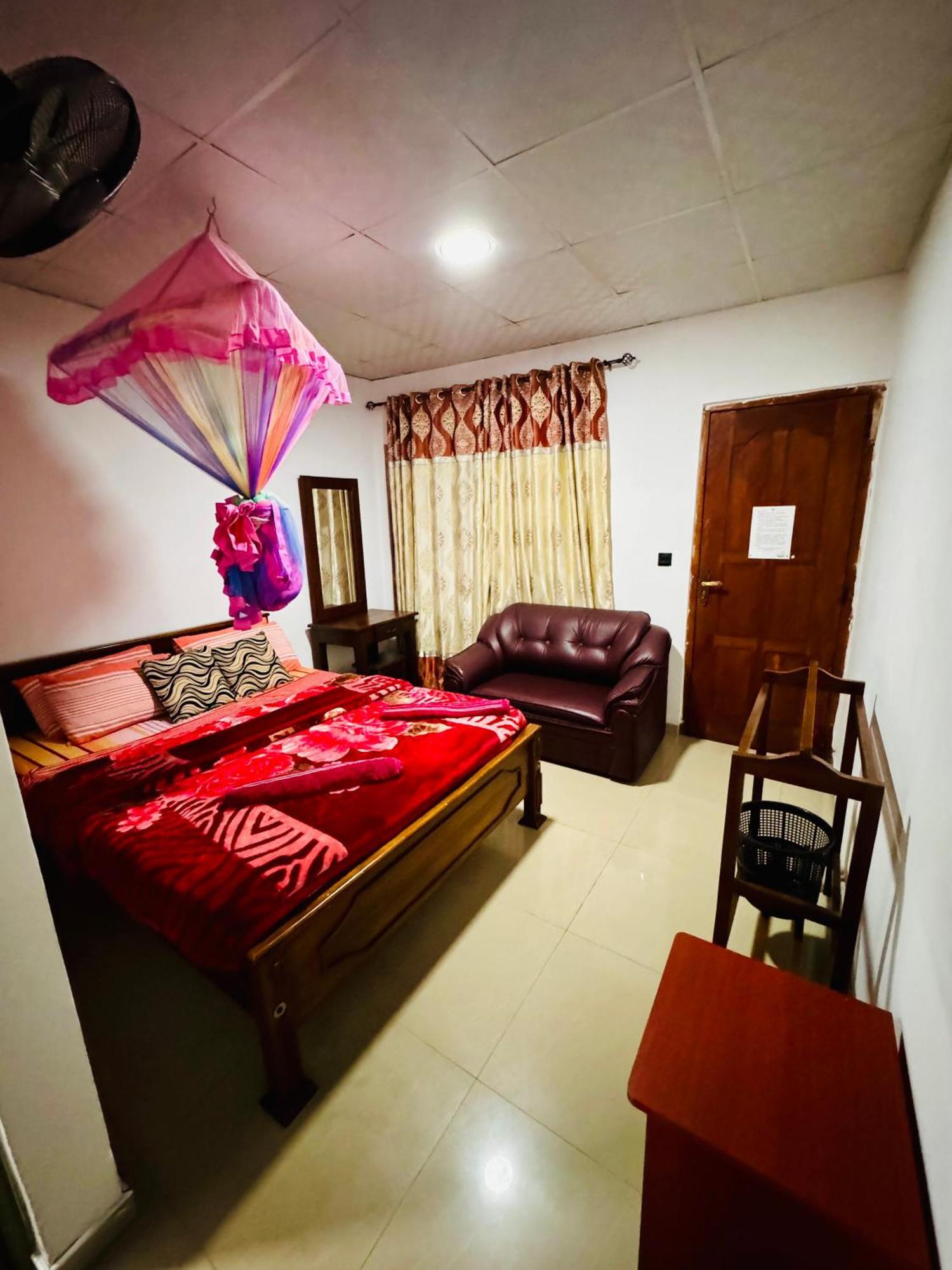 Adams Peak Grand Hotel Nallathanniya ภายนอก รูปภาพ