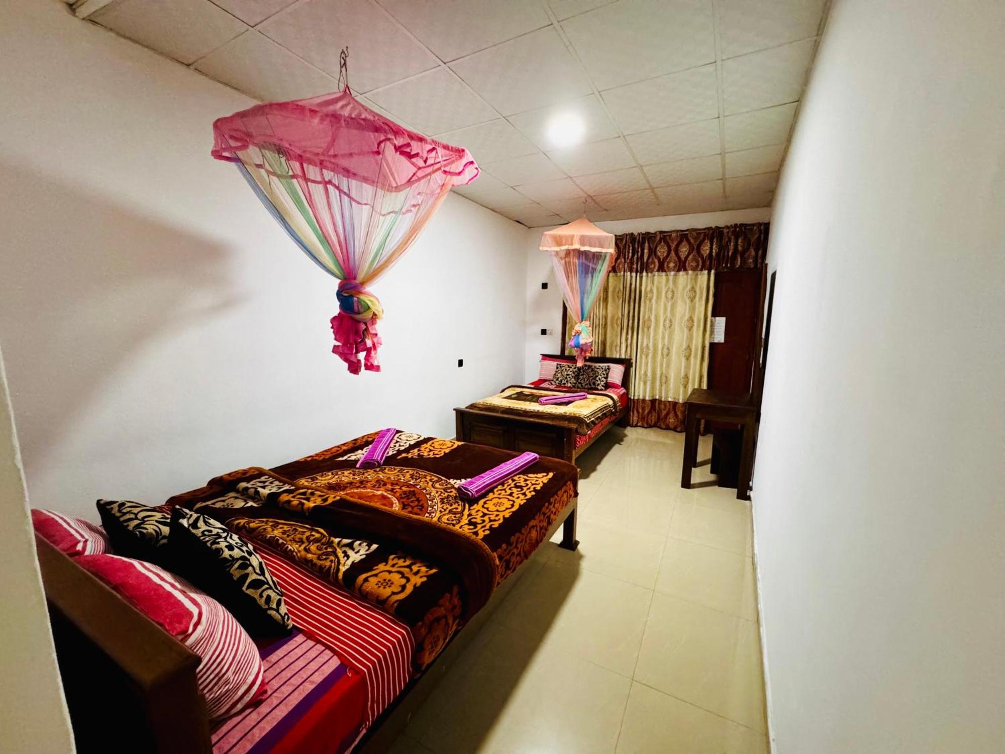 Adams Peak Grand Hotel Nallathanniya ภายนอก รูปภาพ