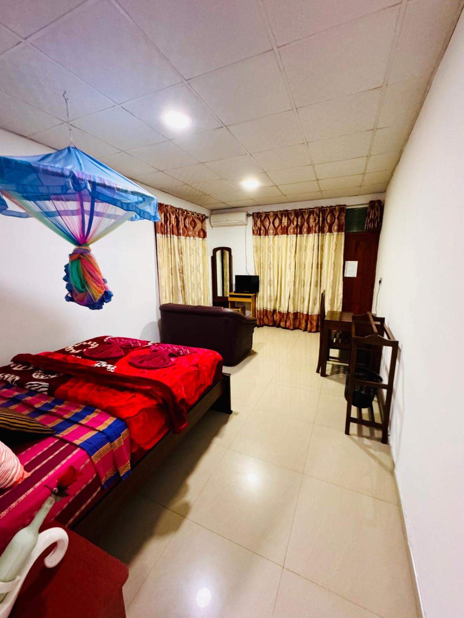 Adams Peak Grand Hotel Nallathanniya ภายนอก รูปภาพ