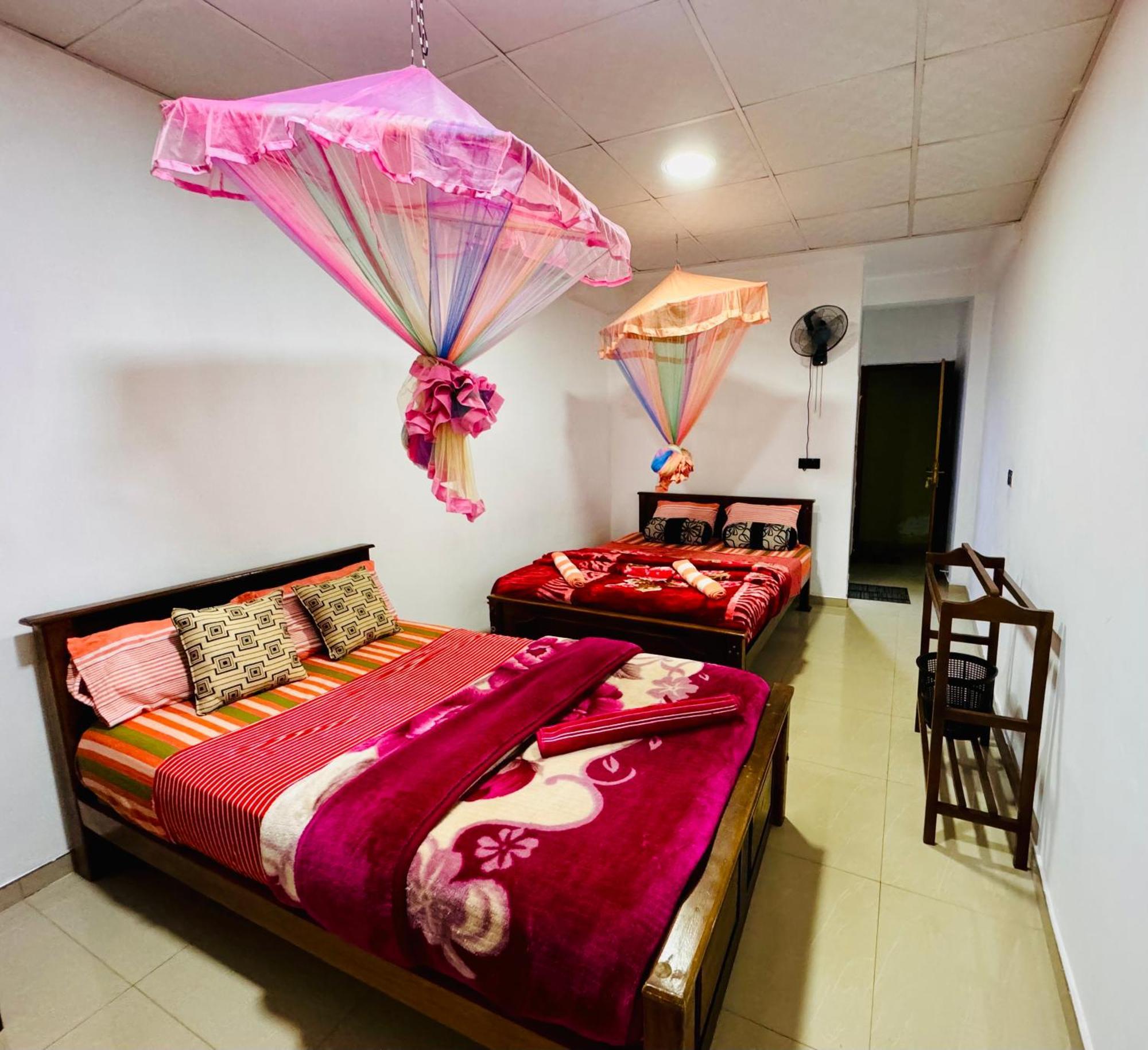 Adams Peak Grand Hotel Nallathanniya ภายนอก รูปภาพ